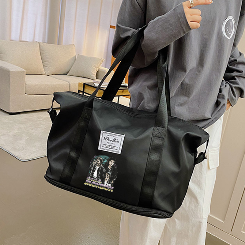 マイケル・ジャクソンのキャリーオン・トラベル・ダッフルバッグ - Anime Tote Bag のレビューと価格